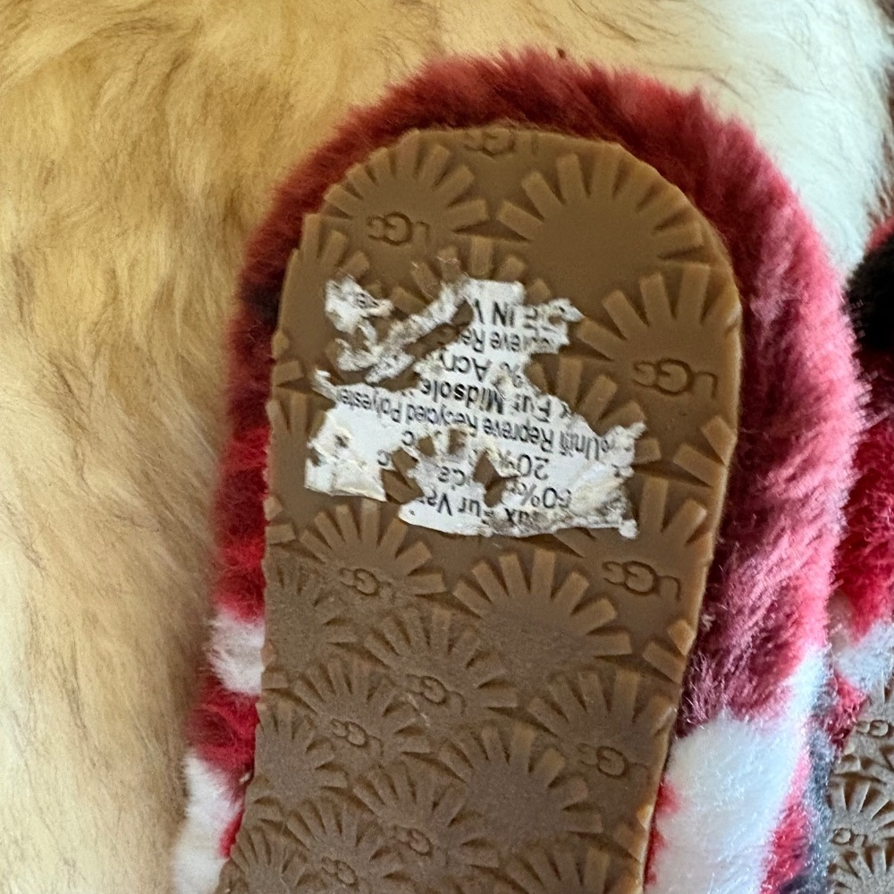 UGG COA Youth ''Plaid Punk Red'' Fluff Yeah Slide Slippers Size 4 - Picture 9 of 15